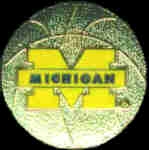 U MICHIGAN WOLVERINES PIN BASKETBALL UNIVERSITY OF MICHIGAN PINS