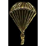 PARACHUTE JUMPER GOLD PIN